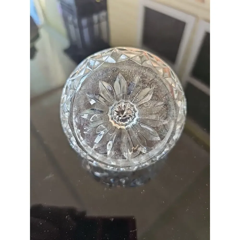 Lead Crystal Floral And X Cut Design Ring Holder 3